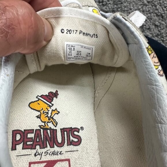 Vans x Peanuts Old Skool 'Snoopy' and Peanuts Sneakers - Size 10 - EUC Like New - Picture 6 of 11